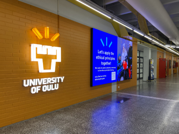 An image showing the University of Oulu logo on a wall.